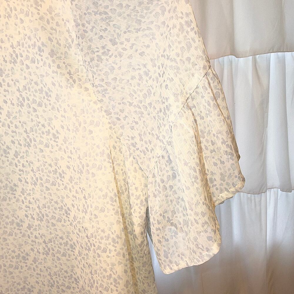 Ava & Viv Women’s Sheer Chiffon Overlay Flutter Leopard Pattern Blouse Size XL - Picture 3 of 9